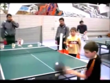 TISCHTENNIS-ROBOTER mit Handbedienung TISCHTENNIS-ROBOTER mit Handbedienung